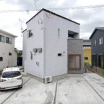 道路から見た外観