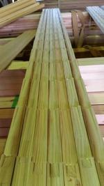 木の壁。簓子貼り(ささらごはり)