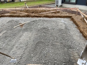 基礎工事 砕石敷き