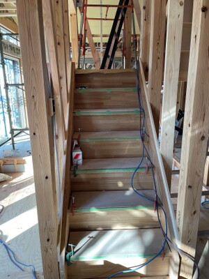つくば市Y様邸 新築工事 大工工事 階段組み立てをおこないました